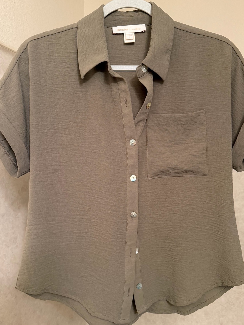 Monteau Olive Green Short-Sleeve Button-Down Shirt - Women Sz S